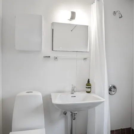 2 Bedroom Awesome In Holiday home *