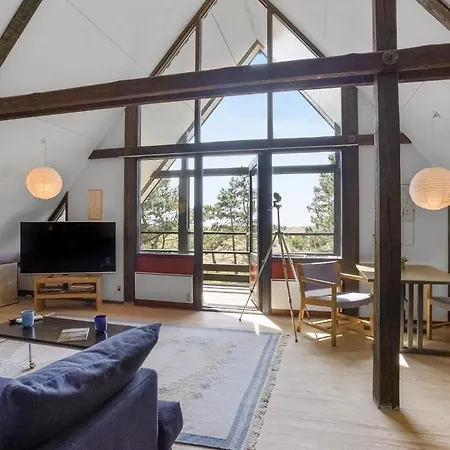 2 Bedroom Awesome In Holiday home Humble