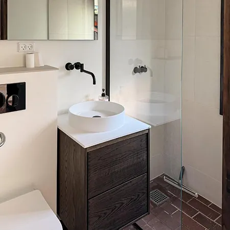 2 Bedroom Awesome In Holiday home *